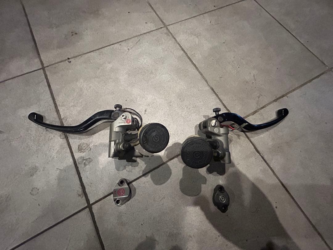 ブレンボ　ラジアルマスター　左右セット　機械式スイッチ付き