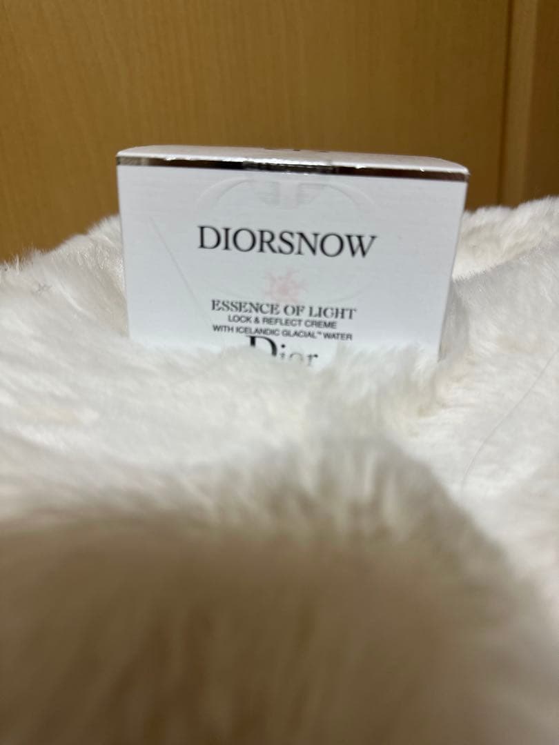 【MIYABI】DIORスノーエッセンスオブライト