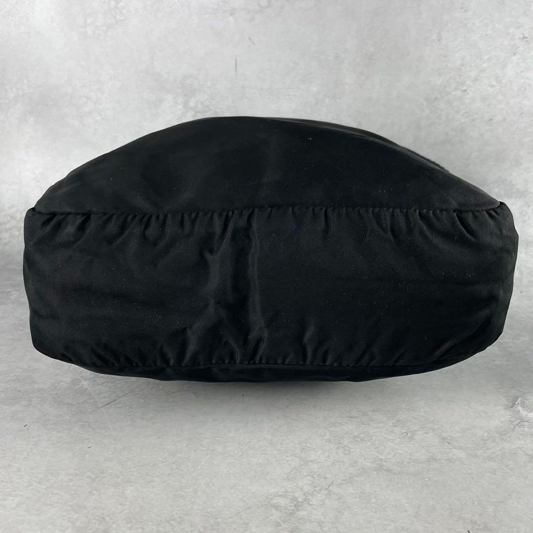 オートミール様プラダ　三角ロゴ　ナイロン　レザー　ブラック　ショルダーバッグ