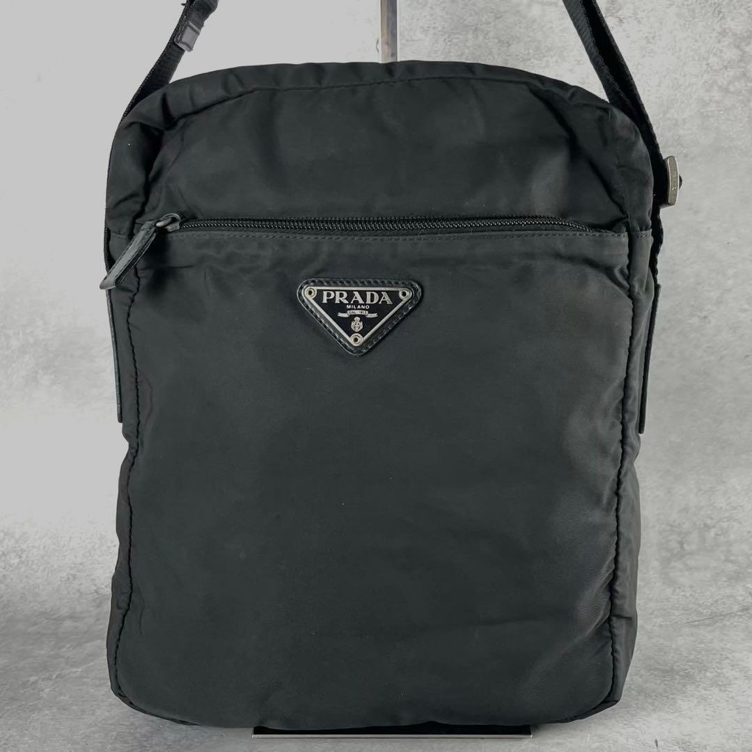 オートミール様プラダ　三角ロゴ　ナイロン　レザー　ブラック　ショルダーバッグ