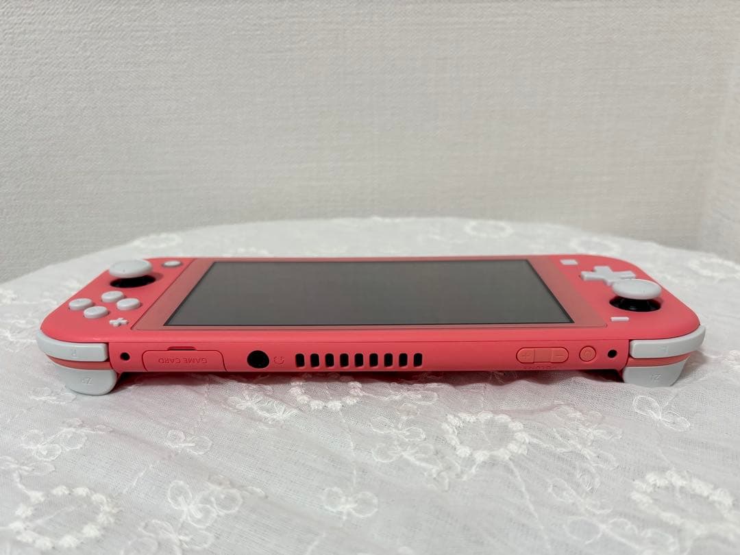 Nintendo Switch Lite コーラルカラー