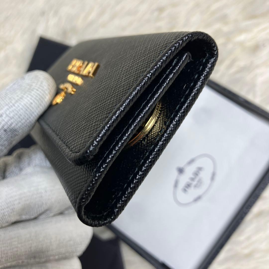 【未使用】 近年モデル プラダ メタルロゴ キーケース サフィアーノ 付属品完備