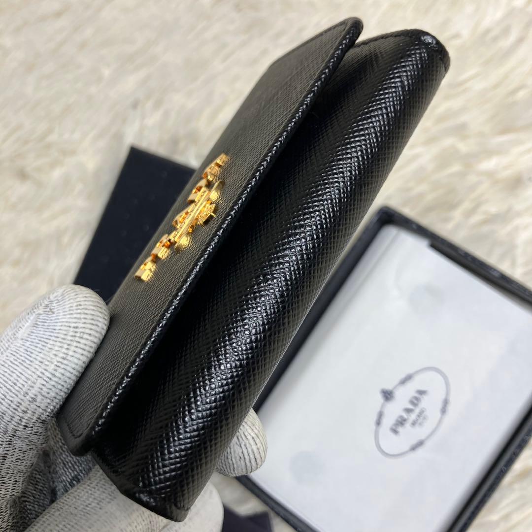 【未使用】 近年モデル プラダ メタルロゴ キーケース サフィアーノ 付属品完備