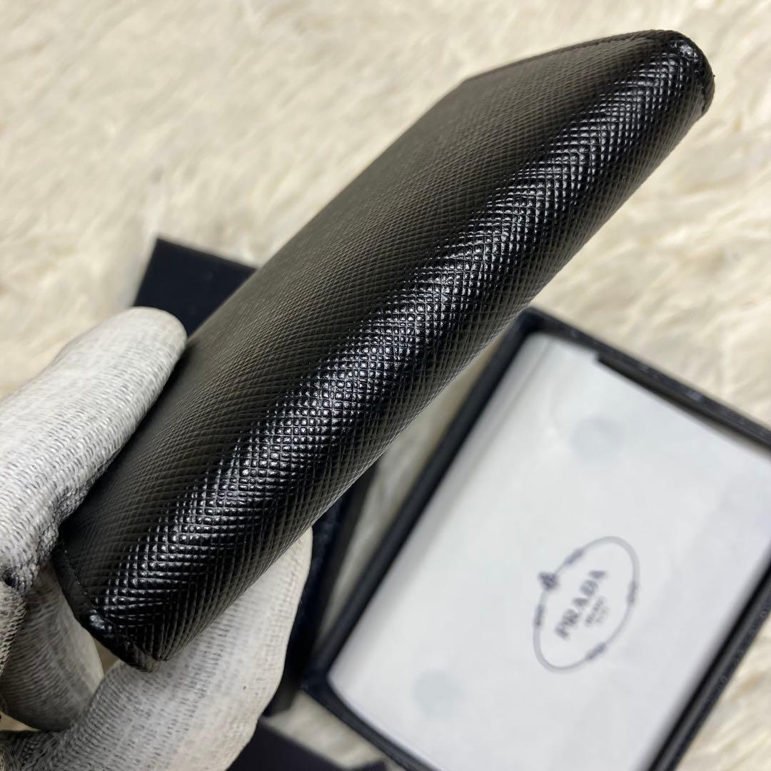 【未使用】 近年モデル プラダ メタルロゴ キーケース サフィアーノ 付属品完備