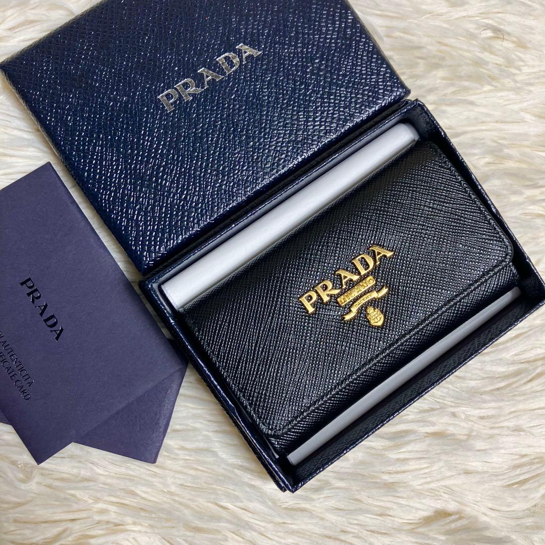 【未使用】 近年モデル プラダ メタルロゴ キーケース サフィアーノ 付属品完備