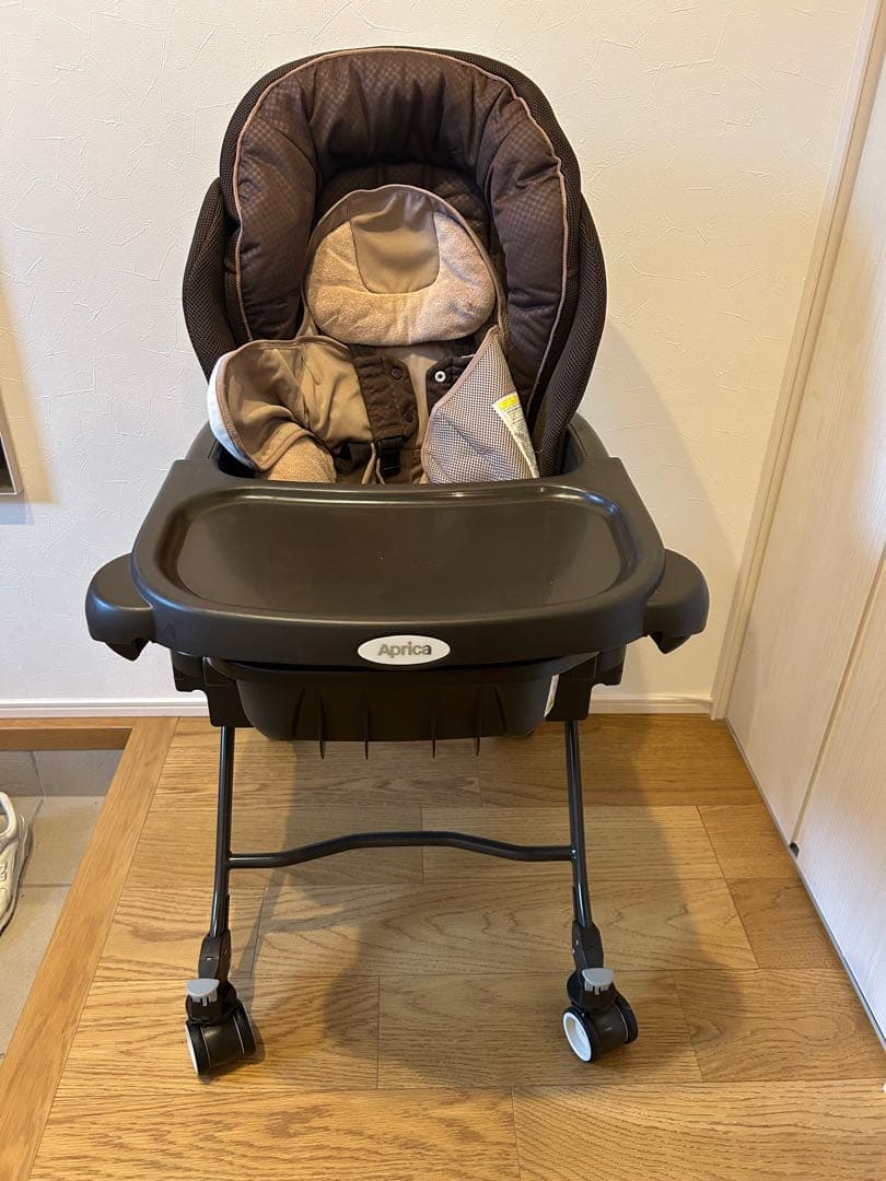 ユラリズム　オートプラスDX　ハイローチェア　アップリカ　電動