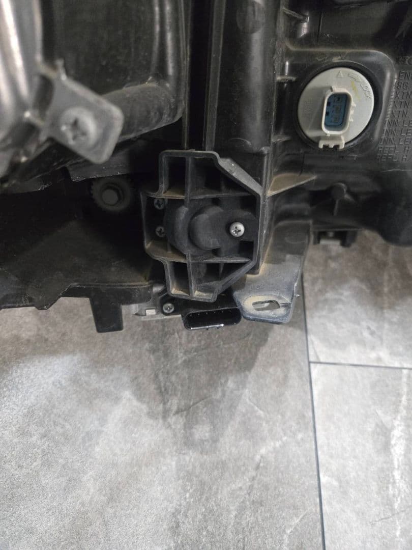 KC2　ホンダ　レジェンド　前期　ヘッドライト　助手席側