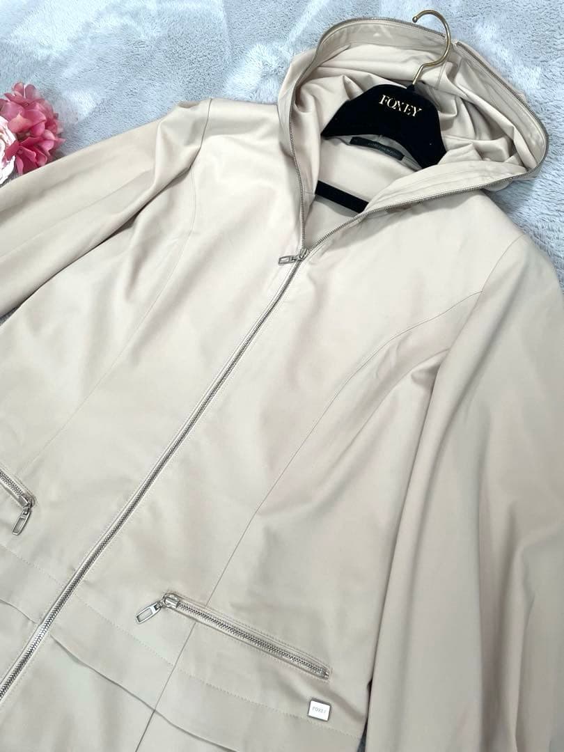 【FOXEY 】フォクシー レイニーコート　フード付き　ベージュ　サイズ42