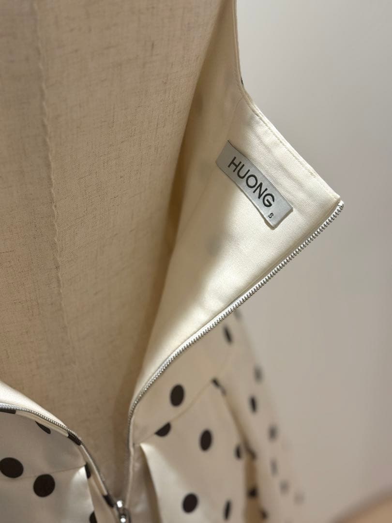 HUONG ホワイト ドット柄 エレガント マキシドレス