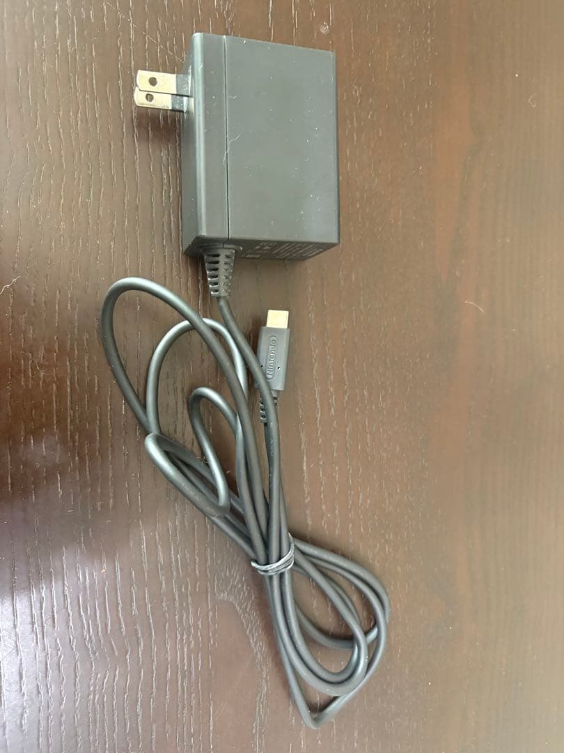 きゅーP　美品・Nintendo Switch 本体 /青 赤