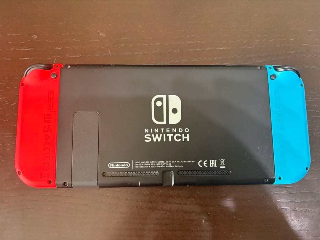 きゅーP　美品・Nintendo Switch 本体 /青 赤