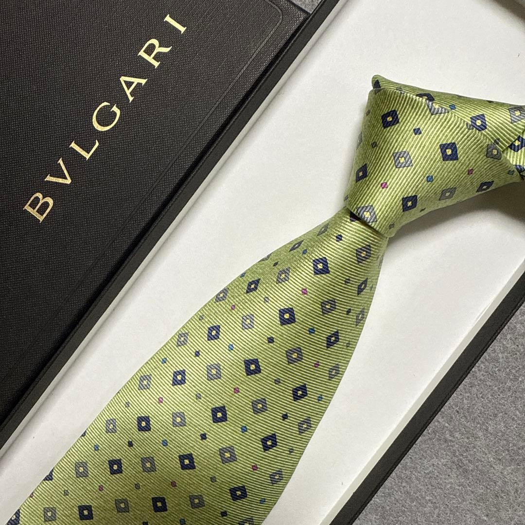 極美品　ブルガリ　ネクタイ　緑　ドット　セッテピエゲ