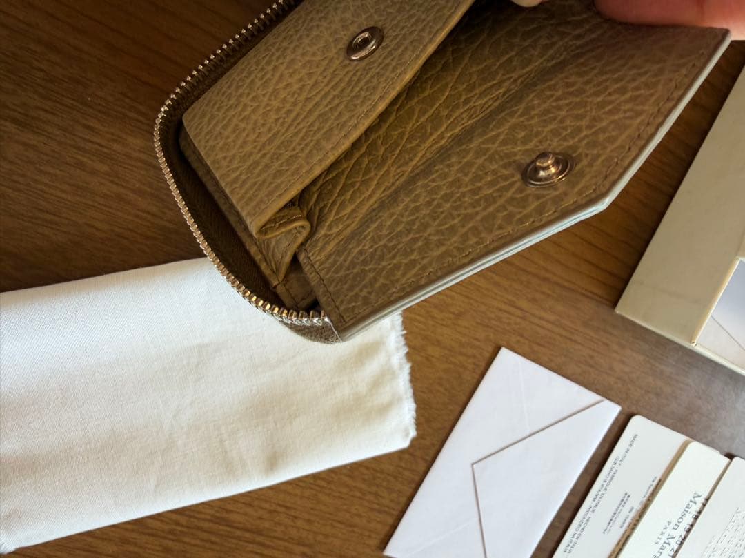 メゾンマルジェラ2つ折り財布