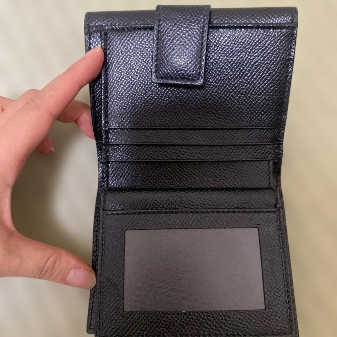 リボン付きブラック二つ折り財布　フェラガモ