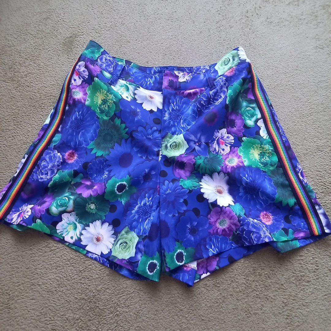 ダンスウィズドラゴン　ショートパンツ　花　プリント