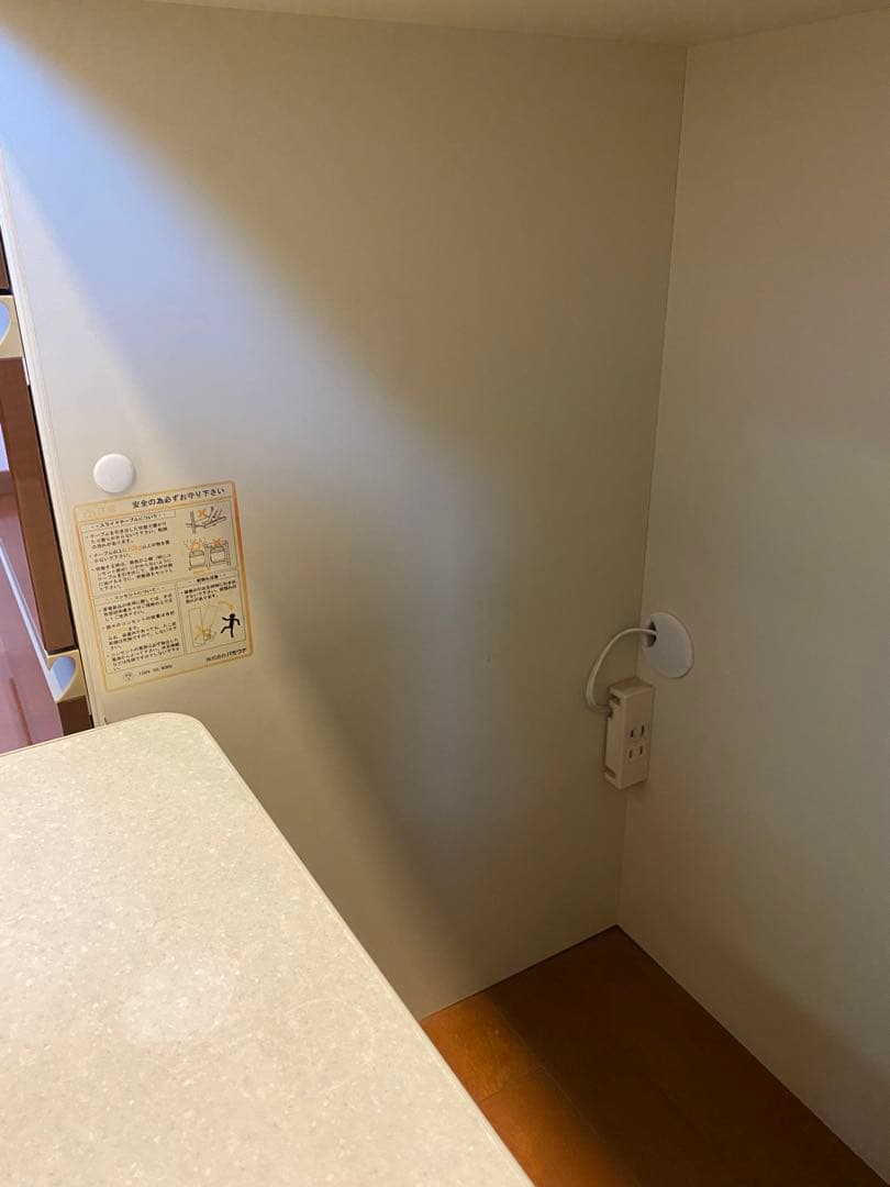 ブラウン食器棚・キッチンカウンター