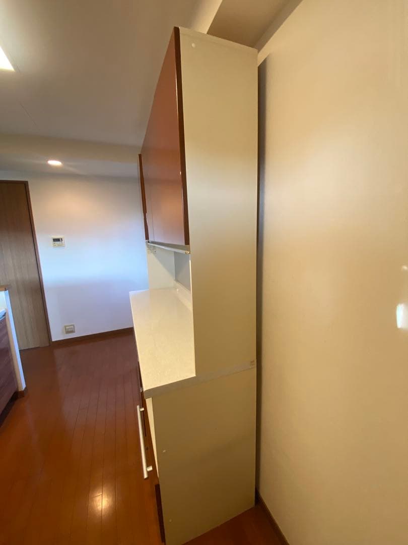 ブラウン食器棚・キッチンカウンター