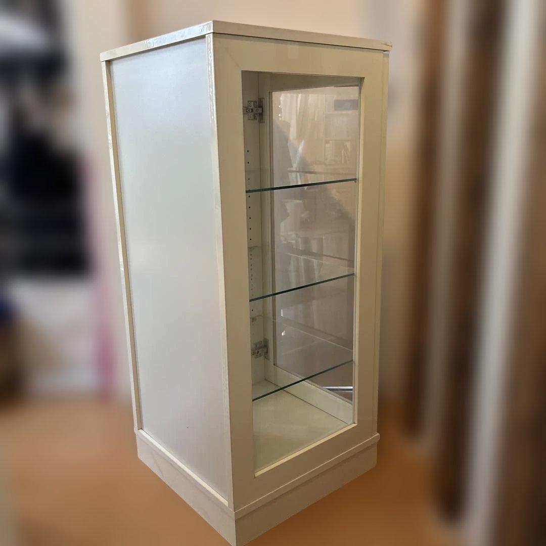 ホワイト ガラスディスプレイ　コレクションケース 4段　高さ調整可能　棚