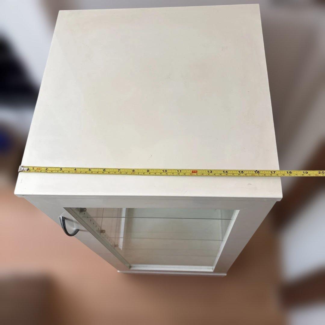 ホワイト ガラスディスプレイ　コレクションケース 4段　高さ調整可能　棚