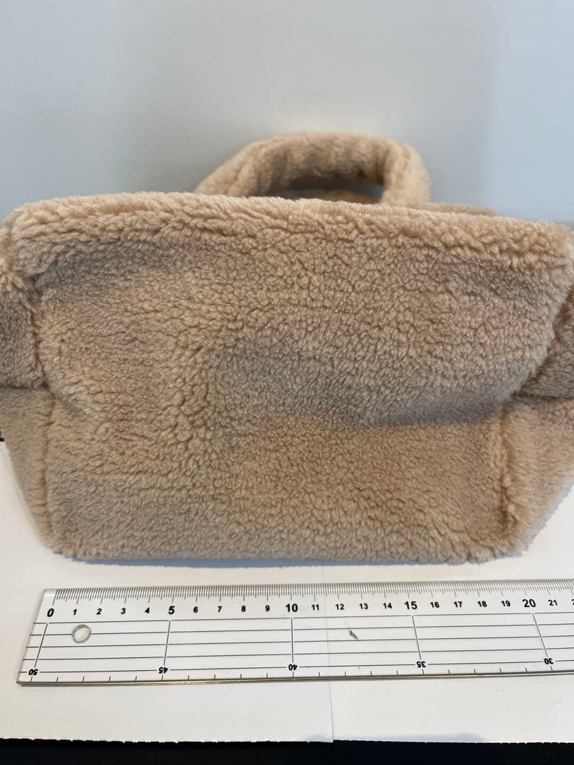 プラダノベルティバック　ベージュ