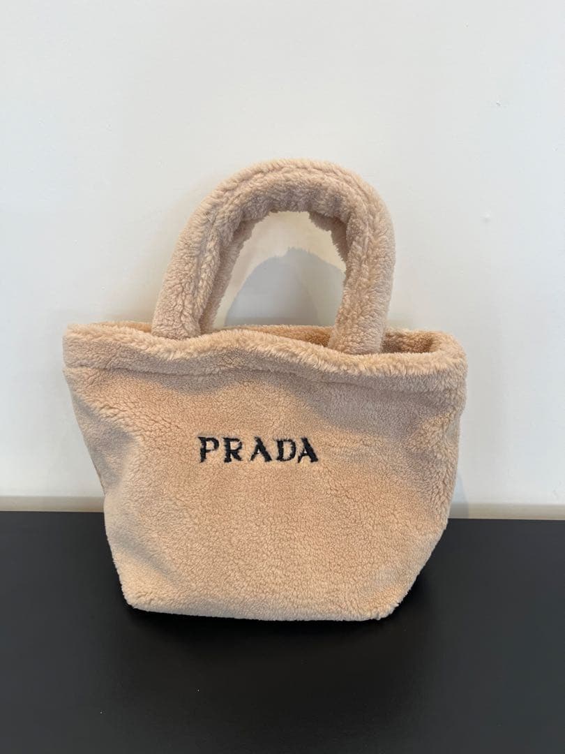 プラダノベルティバック　ベージュ