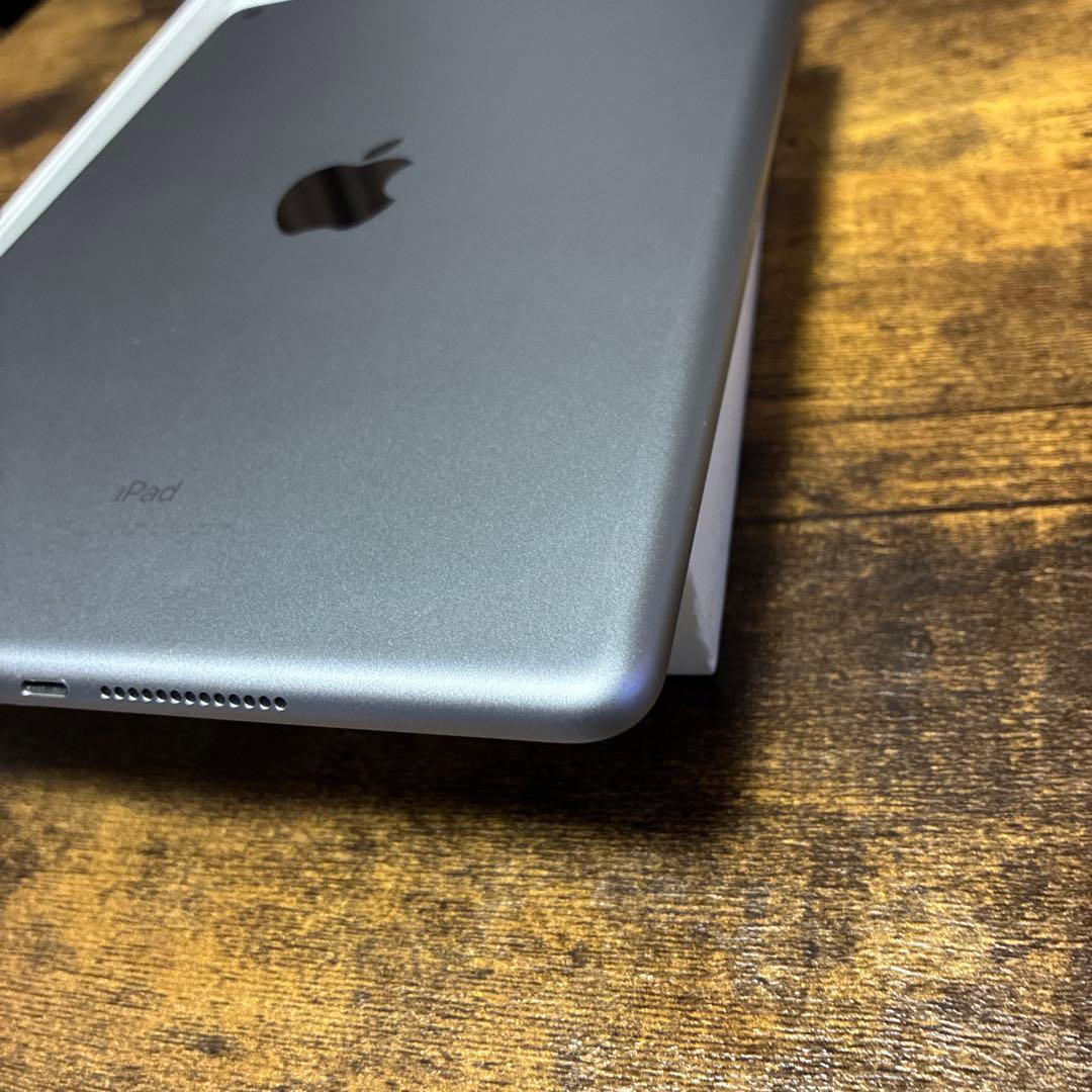 シ*ン様 iPad 第5世代 Wi-Fiモデル 32GB スペースグレー 動画視