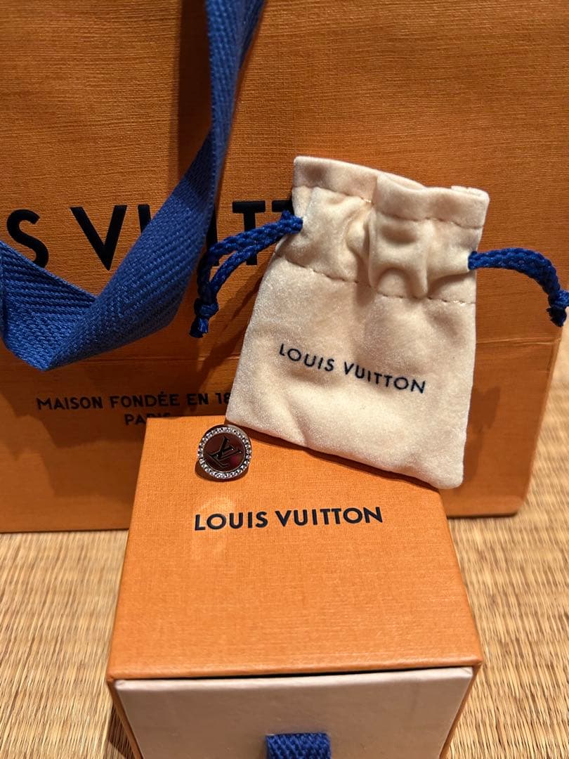 LOUIS VUITTON ブラック ピアス(片耳用)