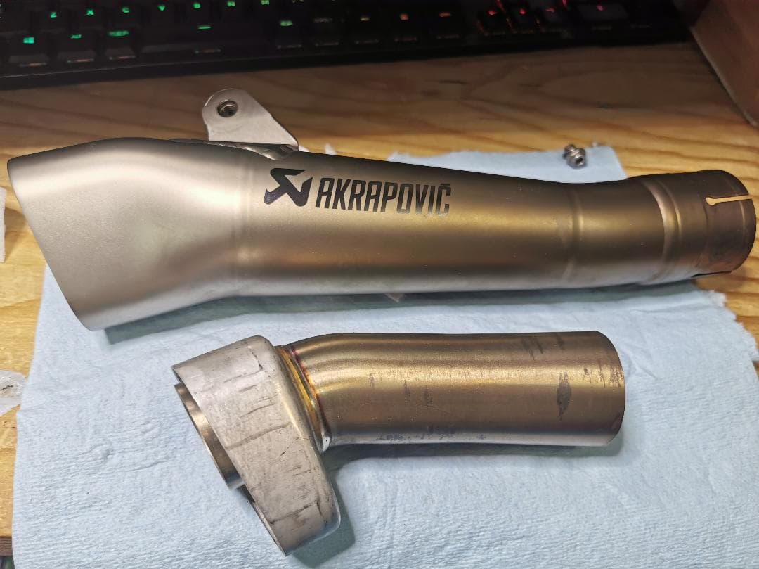 ほぼ新品 AKRAPOVIC アクラポビッチスリップオンYZF-R6(06~