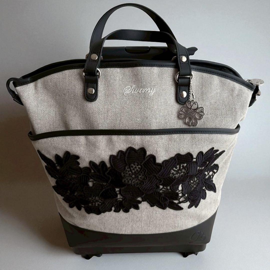 SWANY × 近沢レースの希少コラボ！エレガントな花柄刺繍キャリーバッグ