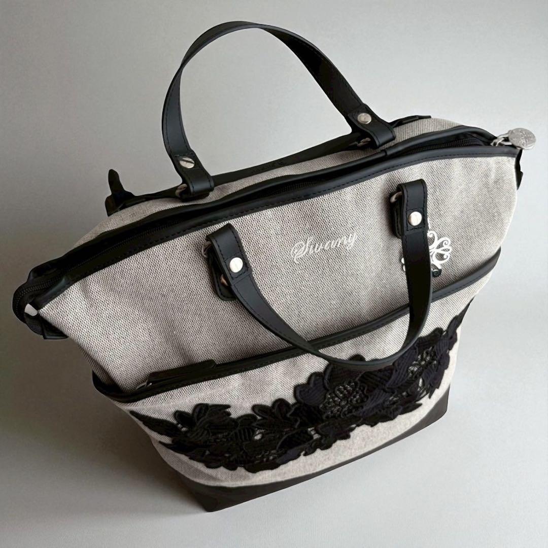 SWANY × 近沢レースの希少コラボ！エレガントな花柄刺繍キャリーバッグ