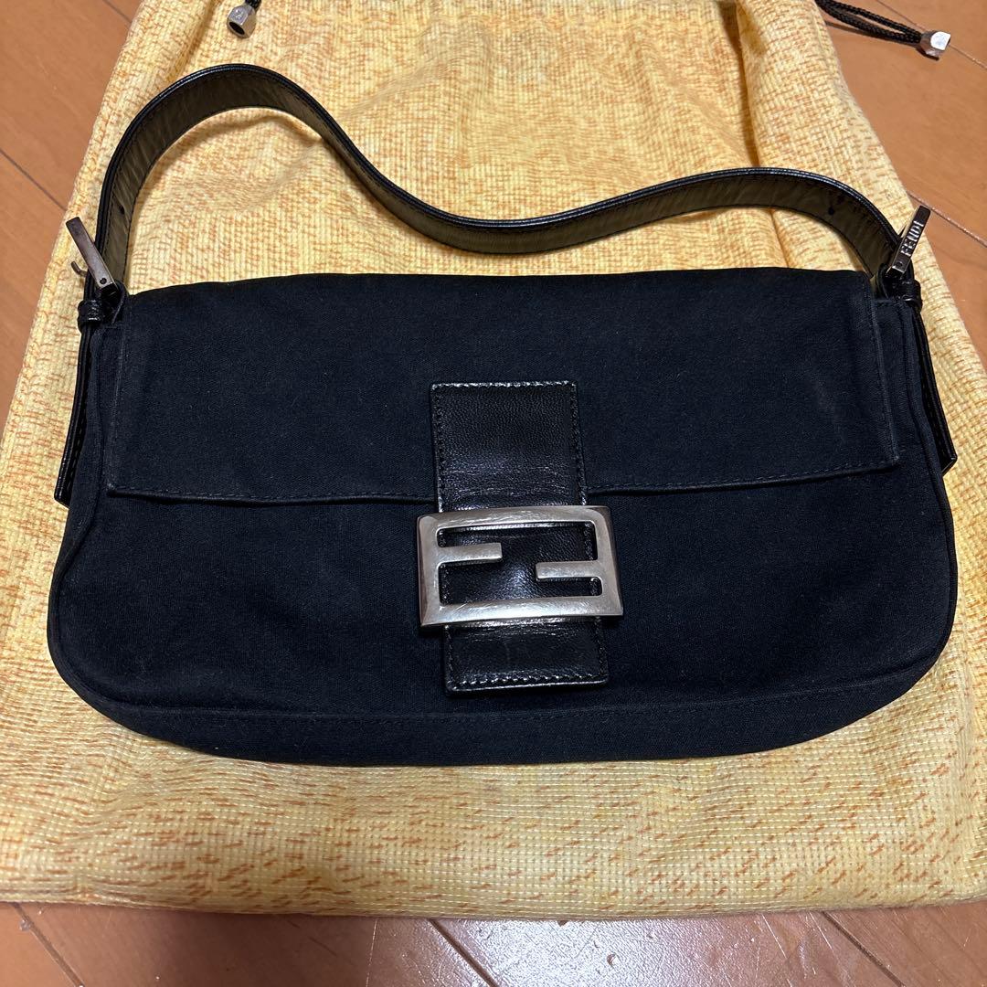 FENDI フェンディ　マンマバスケット　ショルダーバッグ　黒　ブラック