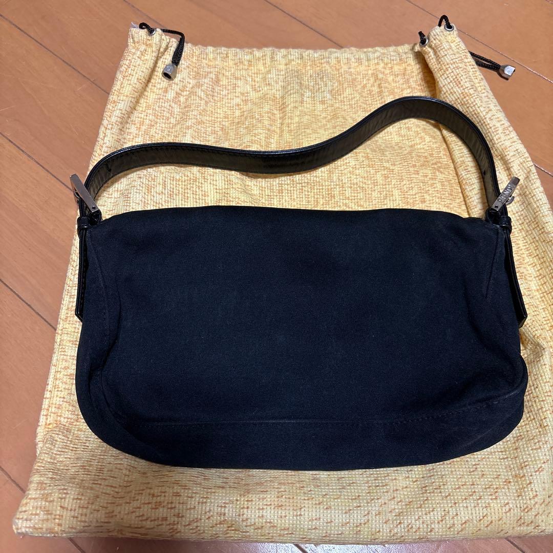 FENDI フェンディ　マンマバスケット　ショルダーバッグ　黒　ブラック