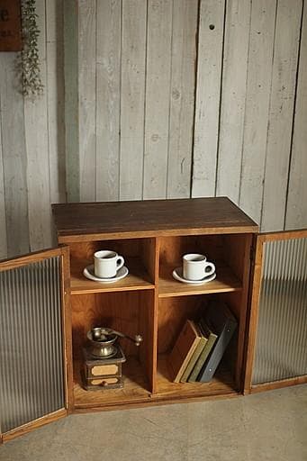 古い小ぶりな木枠のモールガラス戸棚　収納棚　食器棚　キャビネット　古家具