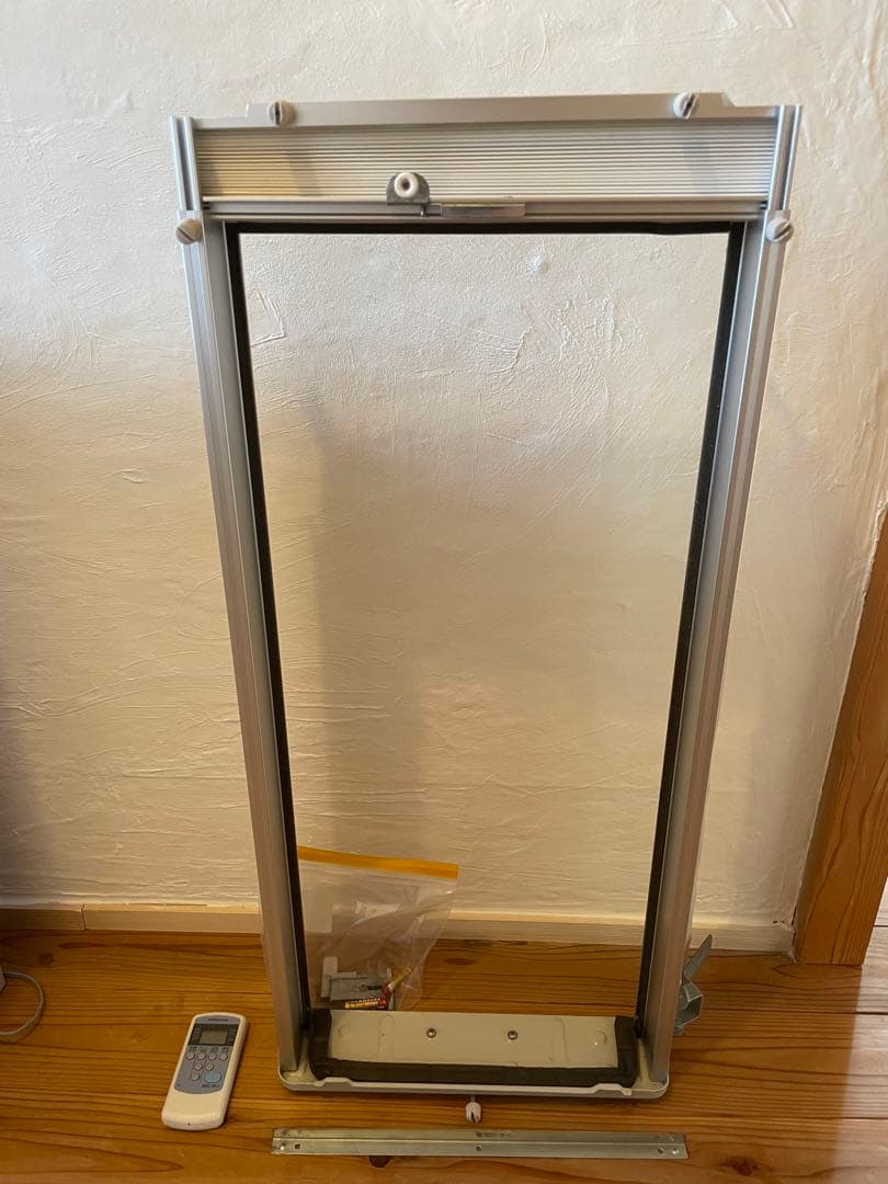 窓用エアコン ホワイト 取り付けフレーム付き CW-1820