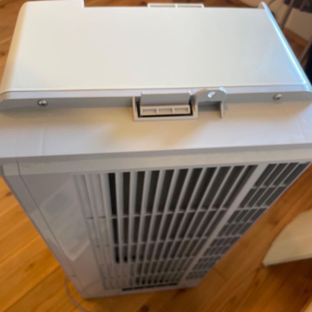 窓用エアコン ホワイト 取り付けフレーム付き CW-1820