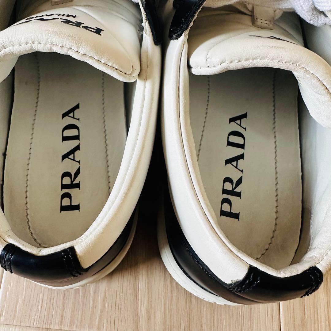 ろ*ん様 PRADA ホワイト ブラック スニーカー