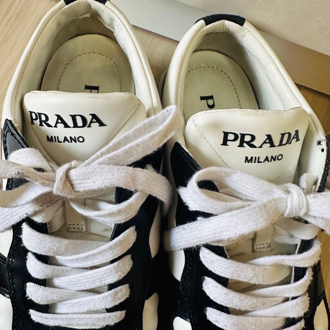ろ*ん様 PRADA ホワイト ブラック スニーカー
