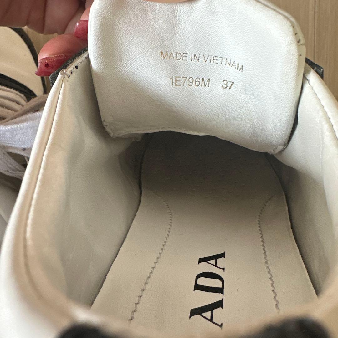 ろ*ん様 PRADA ホワイト ブラック スニーカー