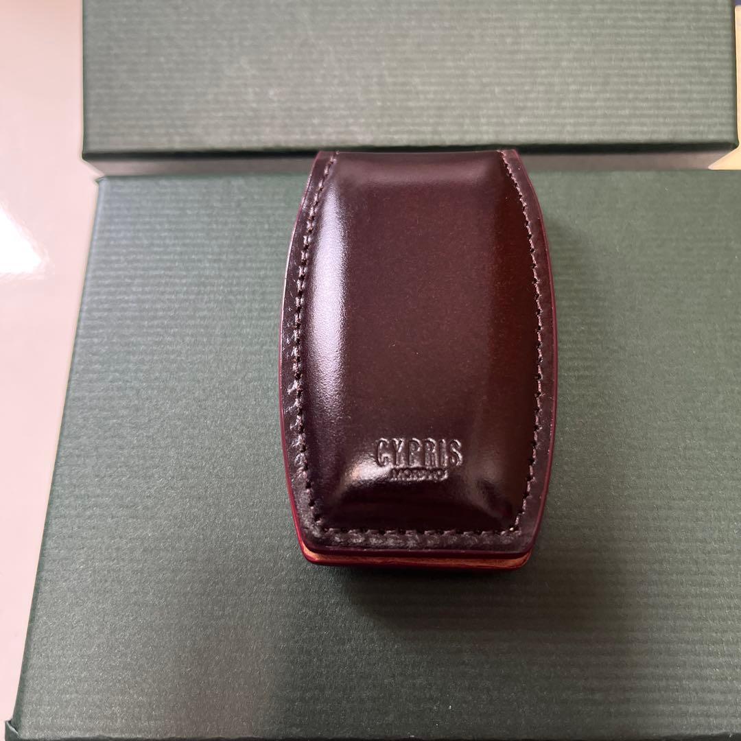 キプリスのオイルシェルコードバン＆ヴァケッタレザーシリーズのマネークリップ