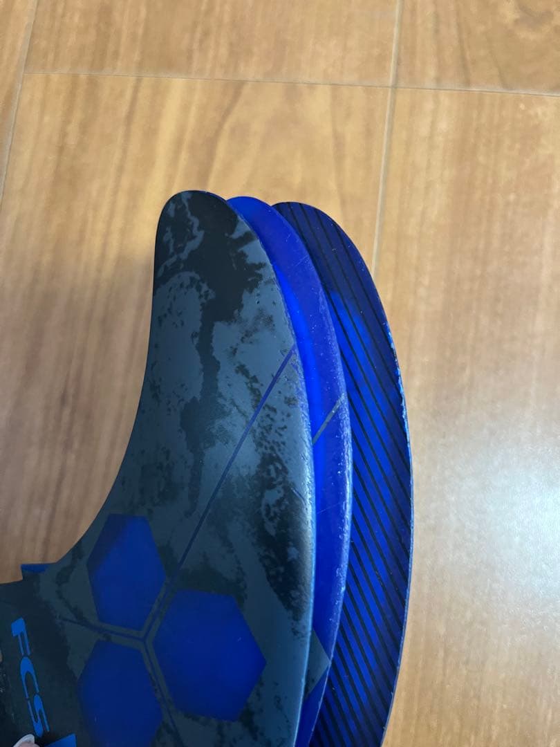 FCS II サーフボードフィン 3枚セット ブラック/ブルー