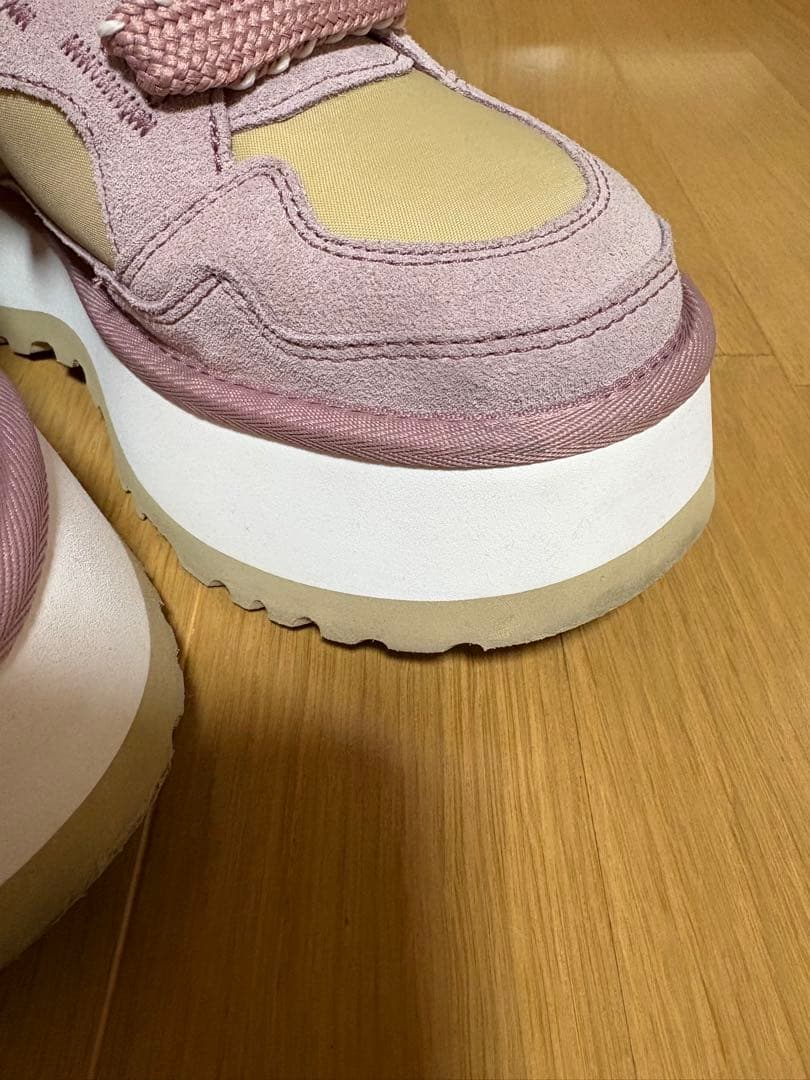 UGG W ASTROMEL 厚底スニーカー