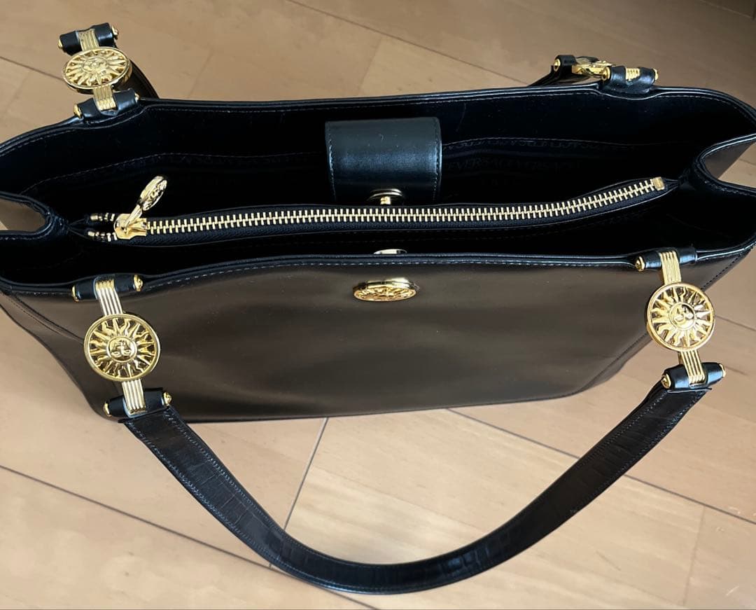 ア*キ様 ヴェルサーチ　A4サイズ　バッグ　黒　ブラック　牛革