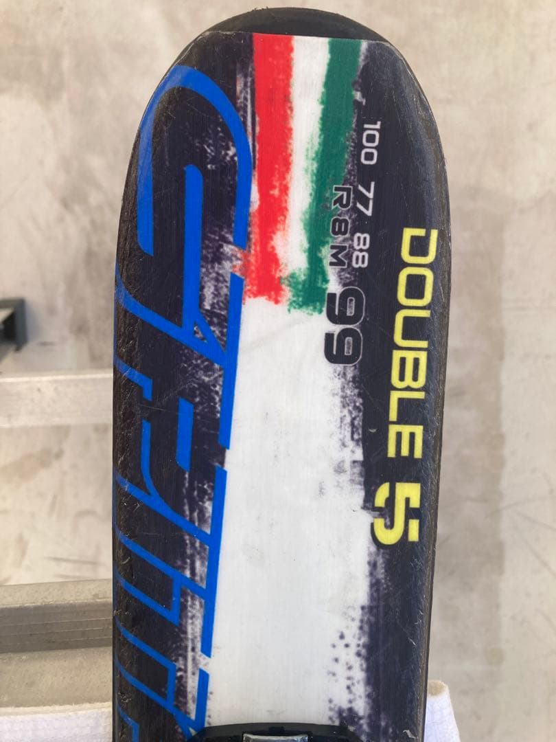 ショートスキー板と解放ビィンディングとブーツセット(ブーツ25.5cm黒赤)