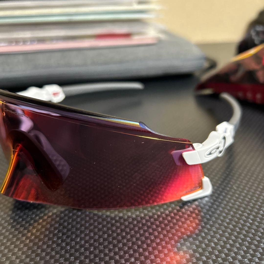 Oakley スポーツサングラス 赤色レンズ