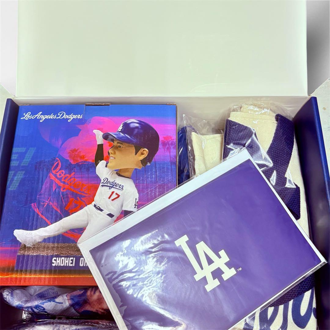 Dodgers ファンクラブ限定　フィギュア &キャップ　タオル　バッグ　シール
