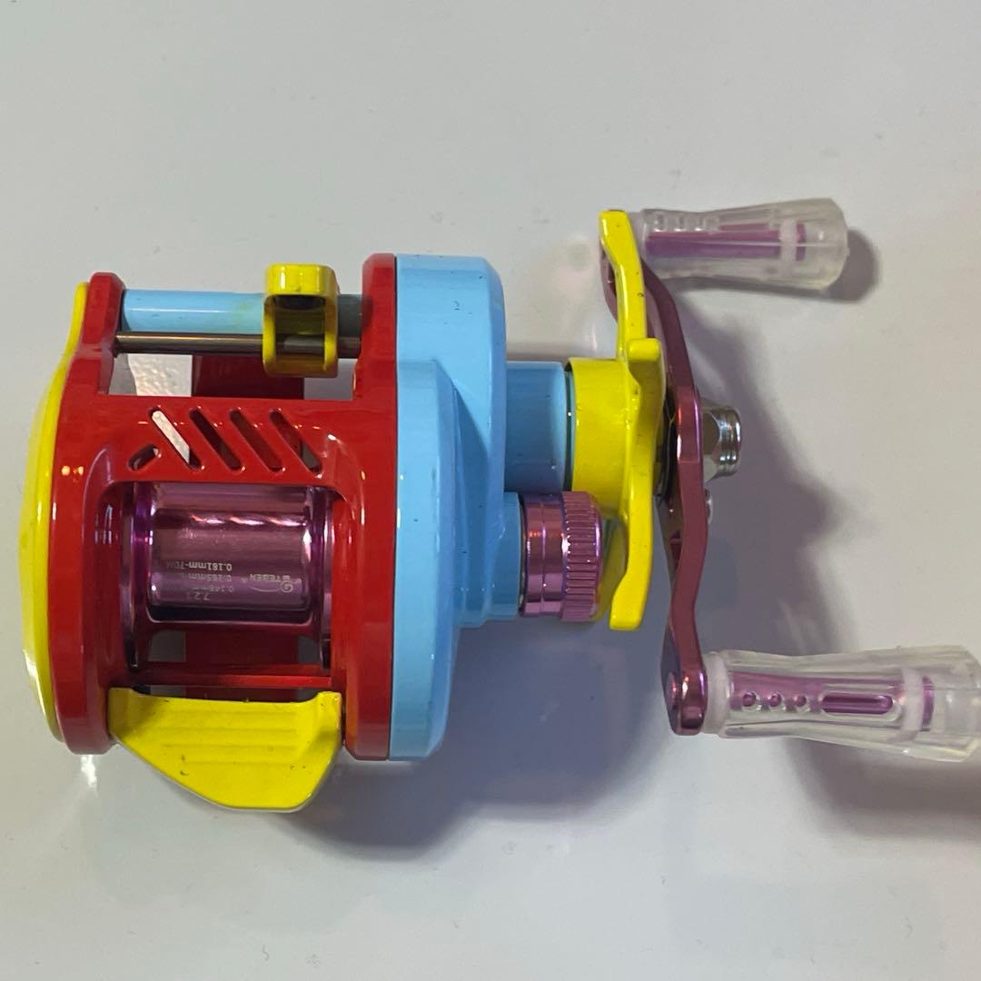 【新品未使用】マグネットブレーキ カラフル ベイトフィネスリール 右ハンドル