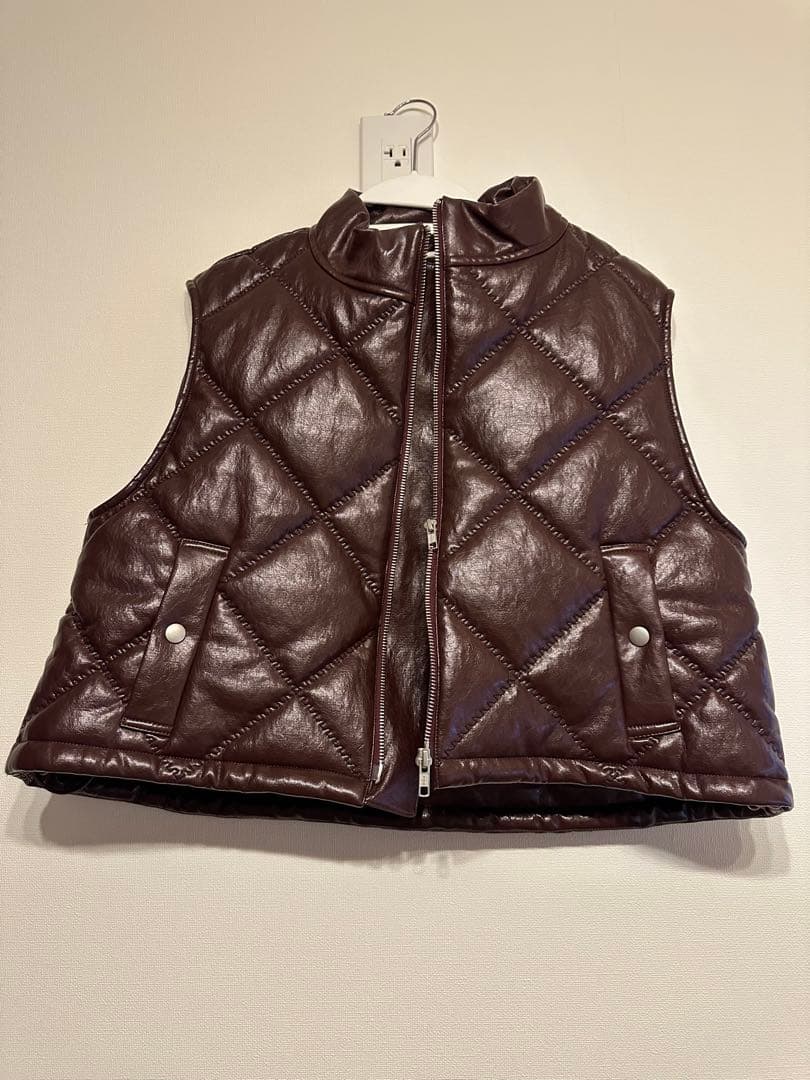 トップス SYNTHETIC LEATHER QUILTING MINI VEST