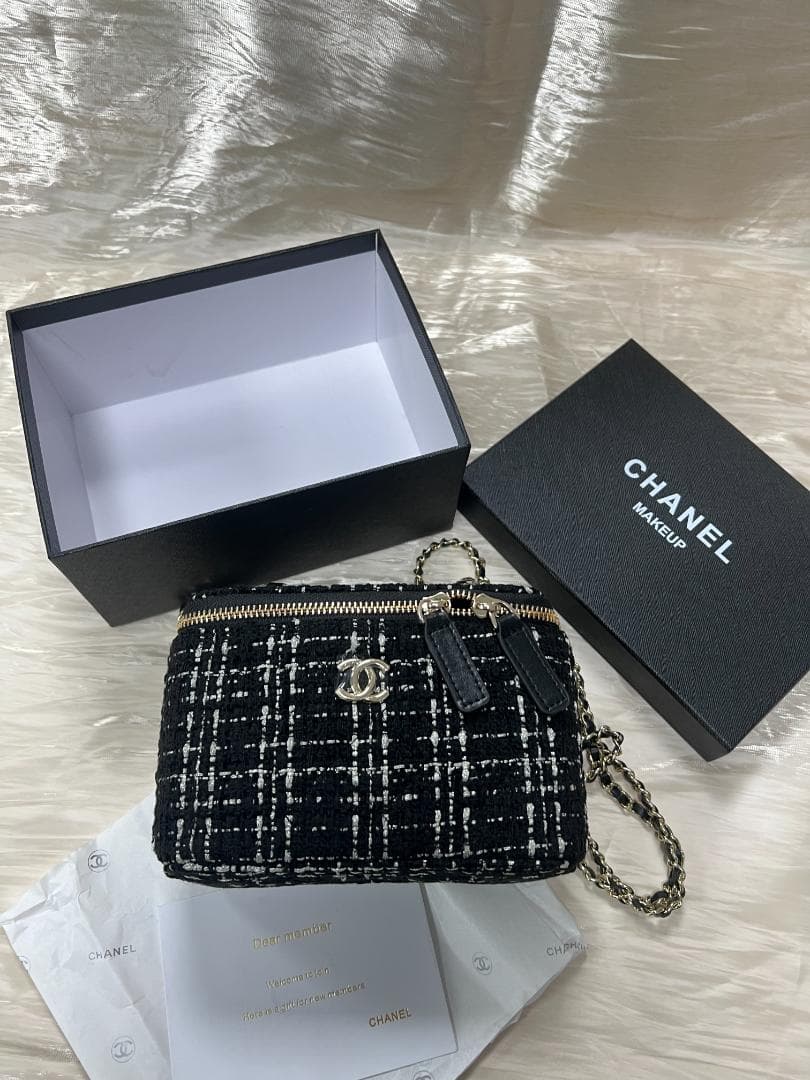 ★顧客限定VIPノベルティ ツツイードポーチ ブラック・ホワイト