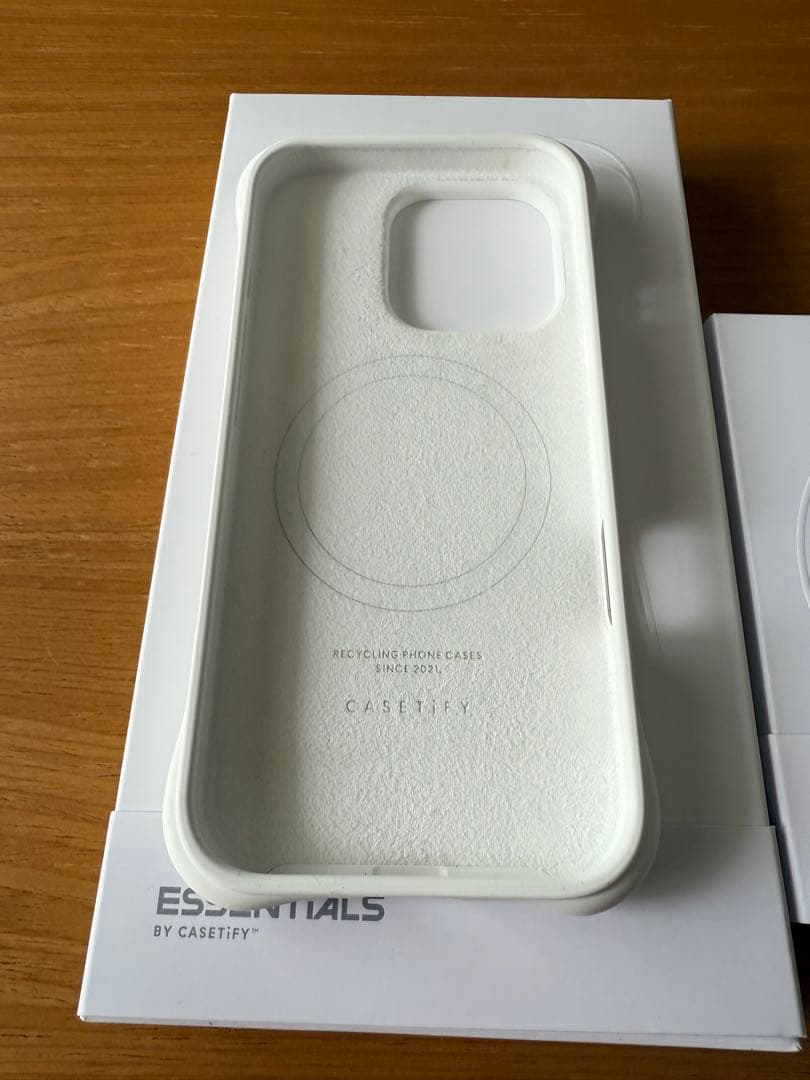 ケースティファイ ウェーブシリコンケース　iPhone16pro用