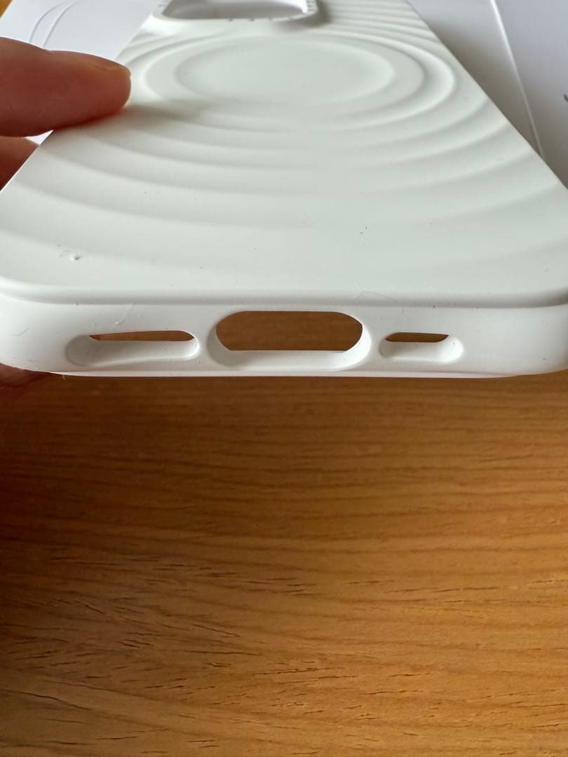 ケースティファイ ウェーブシリコンケース　iPhone16pro用